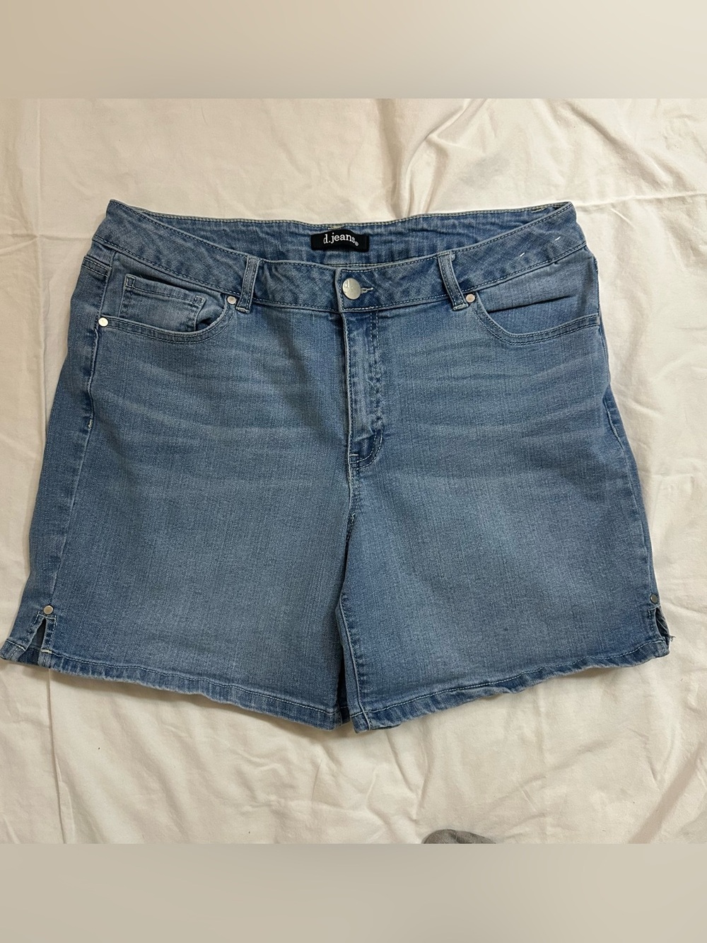 d. jeans Women's Light Blue Denim Shorts Sz. 14 (fits on the small side)